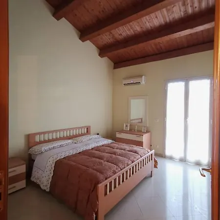 Semesterbostad Casa Elegante Con Terrazzino In Centro Paese