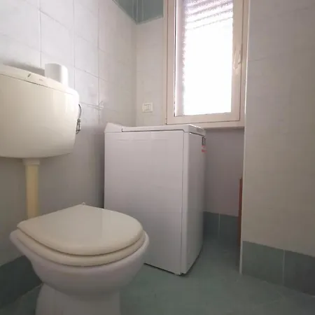 Semesterbostad Casa Elegante Con Terrazzino In Centro Paese SantʼAgata di Militello