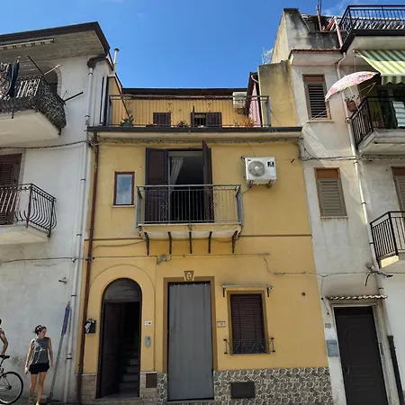 Casa Elegante Con Terrazzino In Centro Paese Semesterbostad *