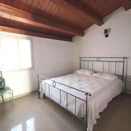 Casa Elegante Con Terrazzino In Centro Paese SantʼAgata di Militello